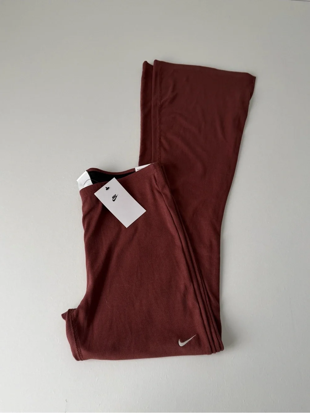 NWT Ribbed Nike Flare Leggings